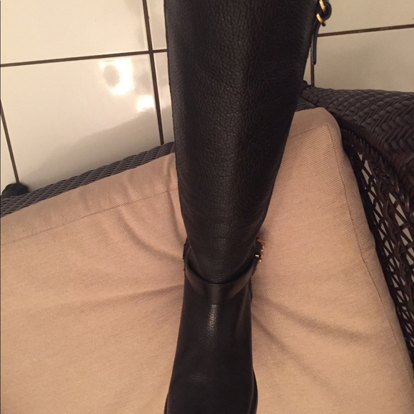 Gorgeous Tory Burch Black Leather Boots - Picture 6 of 8